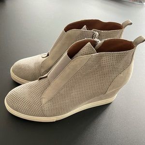 Women’s Size 7.5 Linea Paola Sneaker